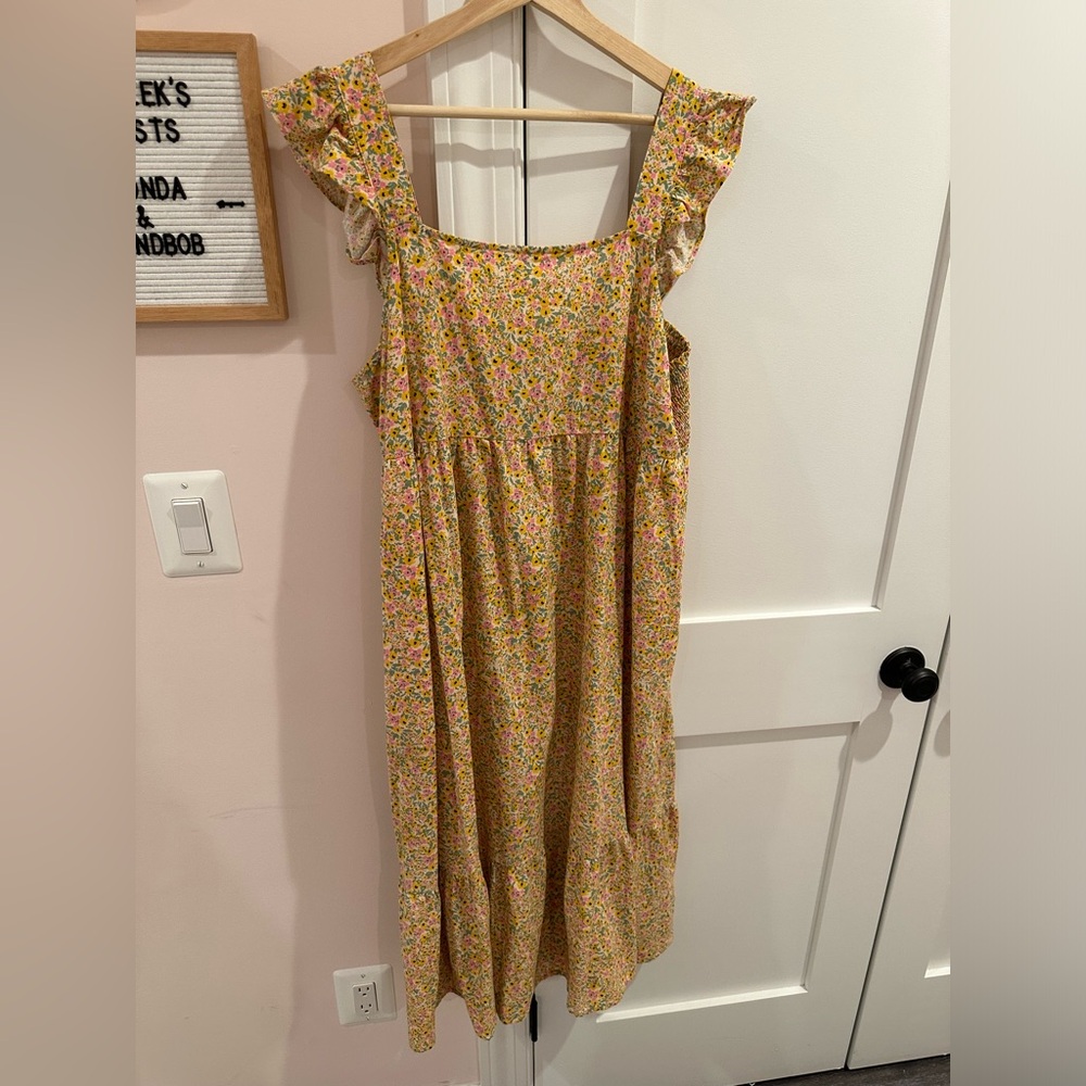 Universal Thread (Target) Midi Floral Dress with smocking and ruffles - size XXL